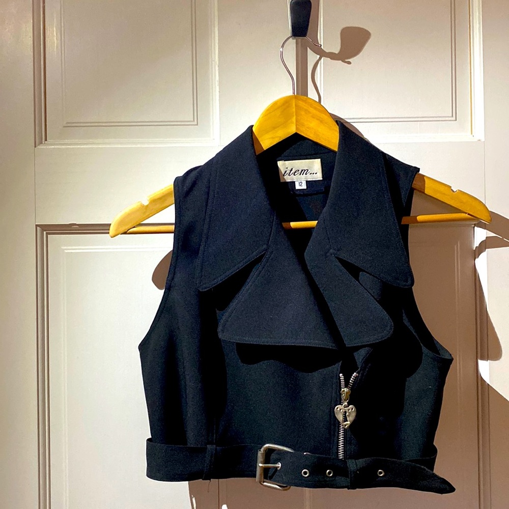 Crop Vest w/ Zipper. Size 12 /Med